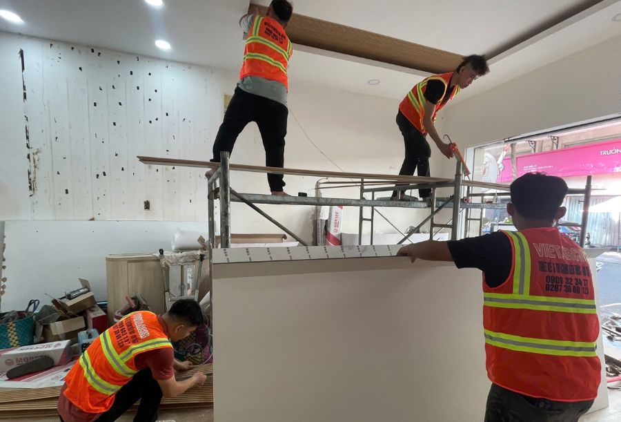 Theo dõi sát sao quá trình thi công từ tháo dỡ đến hoàn thiện