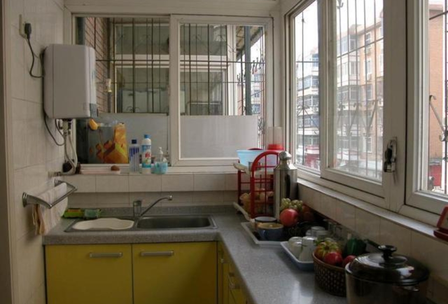 Căn bếp ở ban công cần được bảo dưỡng và vệ sinh định kỳ