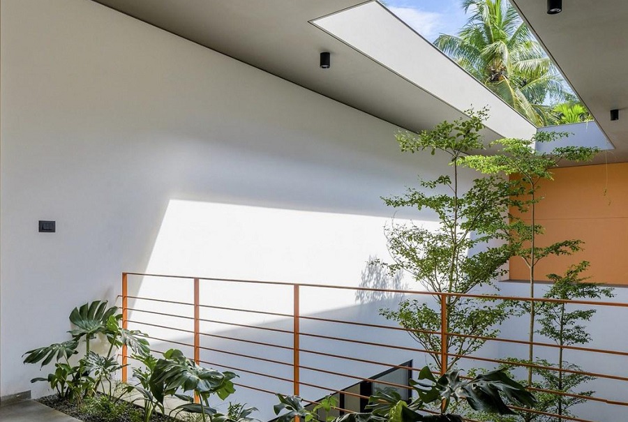 Nhà Phố Hiện Đại Có Giếng Trời - Tối Ưu Ánh Sáng & Thông Gió